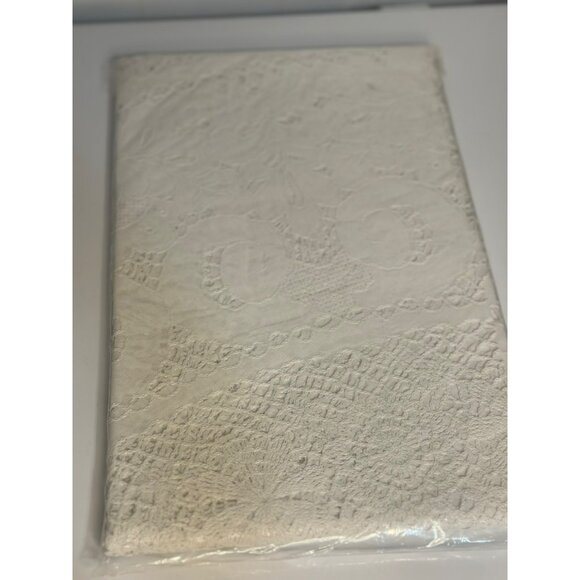 VTG Style White Vinyl Crochet Tablecloth 70" Round Lace Wipe Clean Elegant Decor - Picture 6 of 6